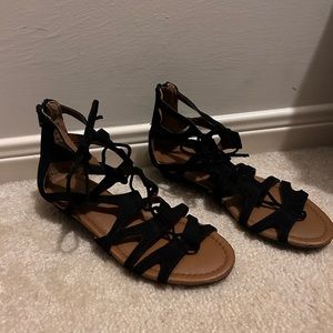 Crown Vinatge Adjustable Black Sandals